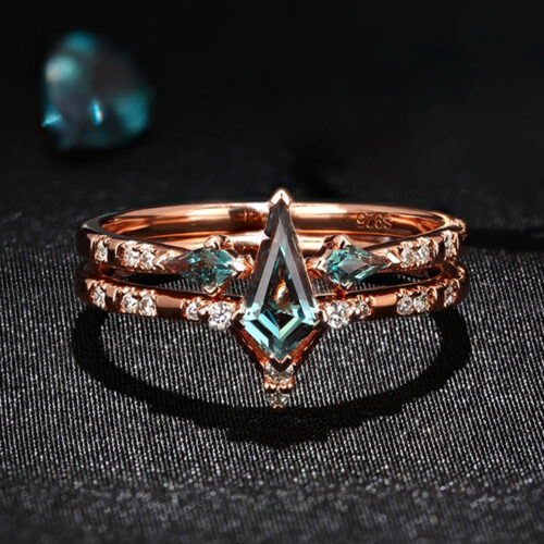 Pattiring Kite Cut Alexandrite Rose Gold Engagement Ring Set