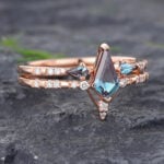 Pattiring Kite Cut Alexandrite Rose Gold Engagement Ring Set Pattiring Kite Cut Alexandrite Rose Gold Engagement Ring Set