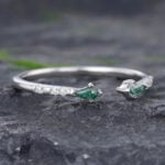 Pattiring Kite Cut Moss Agate White Gold Open Wedding Band