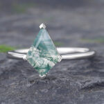 Pattiring Kite Shaped Moss Agate White Gold Solitaire Engagement Ring