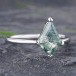 Pattiring Kite Shaped Moss Agate White Gold Solitaire Engagement Ring