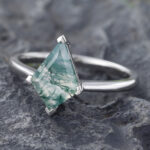Pattiring Kite Shaped Moss Agate White Gold Solitaire Engagement Ring