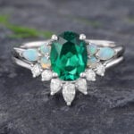 Pattiring Oval Cut Emerald White Gold Engagement Ring Set