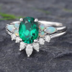 Pattiring Oval Cut Emerald White Gold Engagement Ring Set