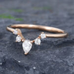 Pattiring Pear Shaped Moissanite Rose Gold Curved Wedding Band