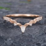 Pattiring Pear Shaped Moissanite Rose Gold Leaf Curved Wedding Band