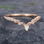 Pattiring Pear Shaped Moissanite Rose Gold Leaf Curved Wedding Band