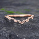 Pattiring Simple Rose gold Curved Wedding Band