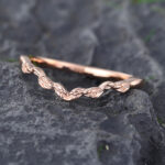 Pattiring Simple Rose gold Curved Wedding Band