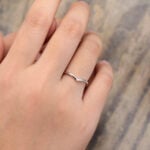 Pattiring Simple White Gold Curved Wedding Band