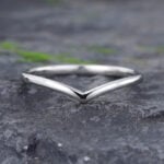 Pattiring Simple White Gold Curved Wedding Band