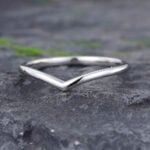 Pattiring Simple White Gold Curved Wedding Band