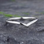 Pattiring Simple White Gold Curved Wedding Band