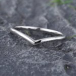 Pattiring Simple White Gold Curved Wedding Band