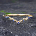 Pattiring Unique Natural Blue Sapphire Yellow Gold Curved Wedding Band