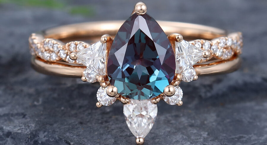 Pattiring Vintage Pear Shaped Alexandrite Rose Gold Engagement Ring Set