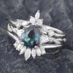 Pattiring 3pcs Pear Shaped Lab Alexandrite White Gold Engagement Ring Set 4