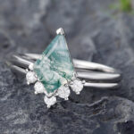 Pattiring Kite Shaped Moss Agate White Gold Engagement Ring Set 2