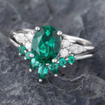 Pattiring Oval Cut Emerald White Gold Emerald Engagement Ring Set 3
