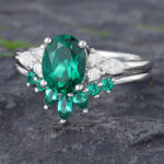 Pattiring Oval Cut Emerald White Gold Emerald Engagement Ring Set 4