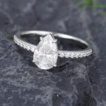 Pattiring 1.5 Carat White Gold Pear Shaped Moissanite Engagement Ring 3