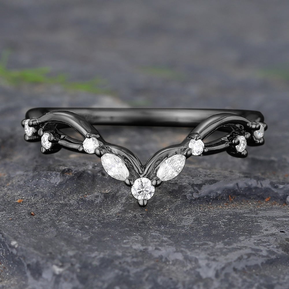 Twist Black Gold Moissanite Curved Wedding Band