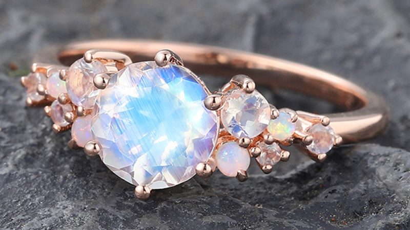 Moonstone Rings: Mystical Meaning and Elegance