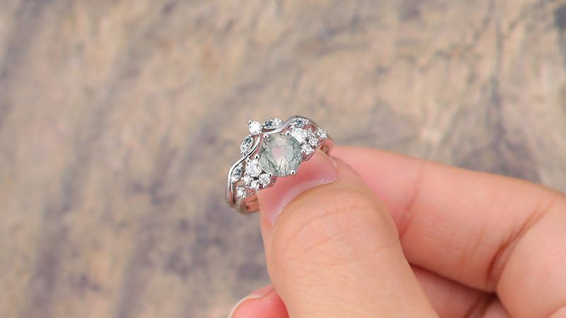 How to Find the Right Carat Size for Your Finger