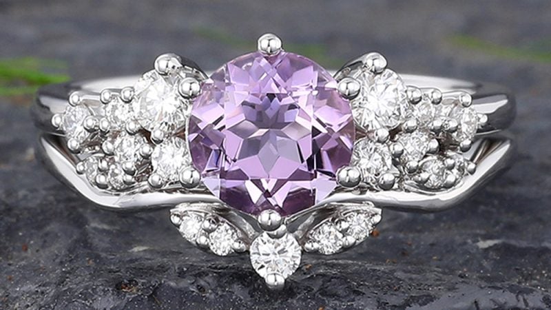 What Is a Promise Ring? A Complete Guide to Its Meaning, History, and How It’s Worn