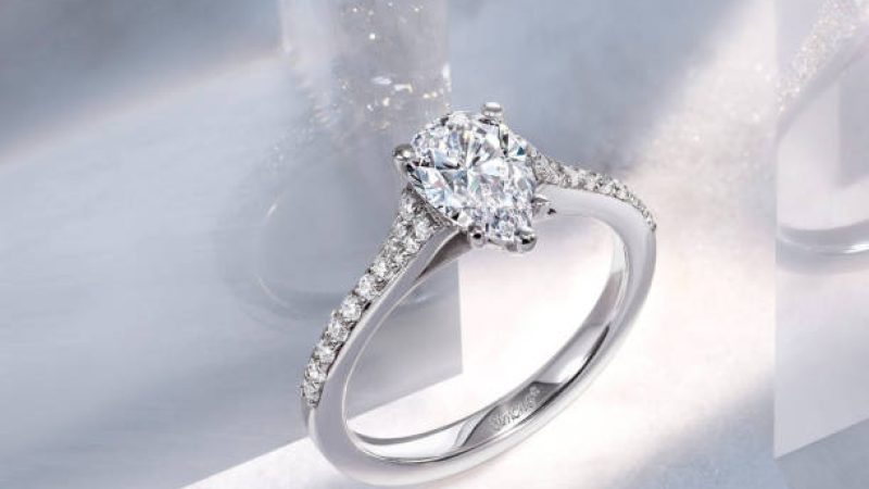 Side Stone Engagement Rings: The Timeless Beauty of Adding Sparkle to Your Center Stone