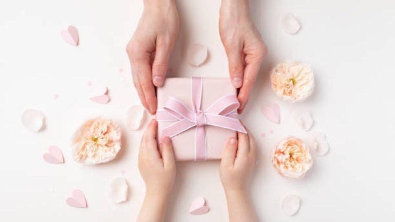10 Sentimental Mother’s Day Gifts That Will Make Her Cry